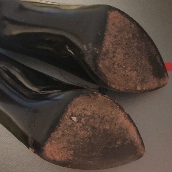 AUTHENTIC GUCCI GOLD POINTED PUMPS( final price) - Picture 7 of 8